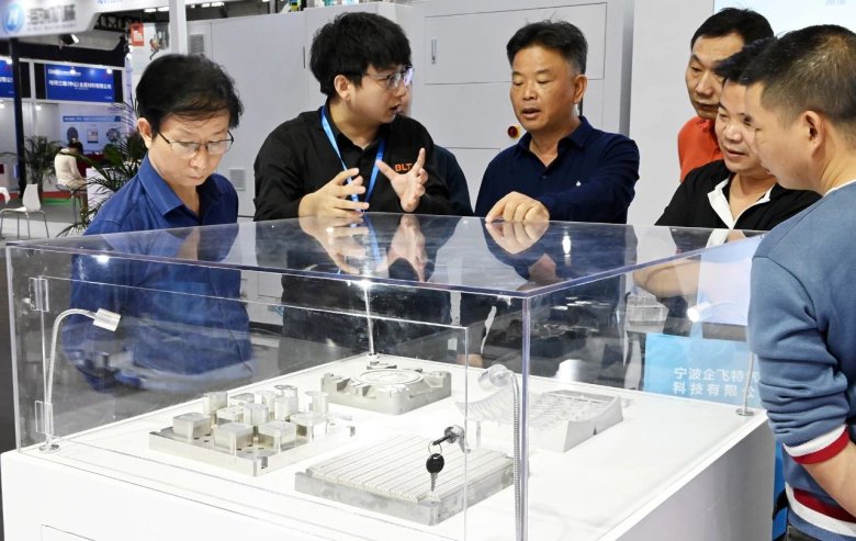 090213_056996_gsdt.jpg 090213_056996_gsdt.jpg