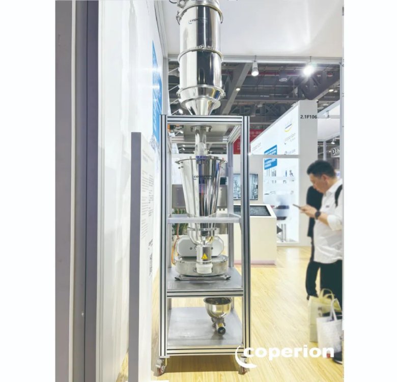 082701_748695_gsdt.jpg 082701_748695_gsdt.jpg