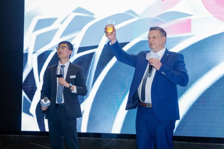 085613_595580_gsdt.jpg 085613_595580_gsdt.jpg