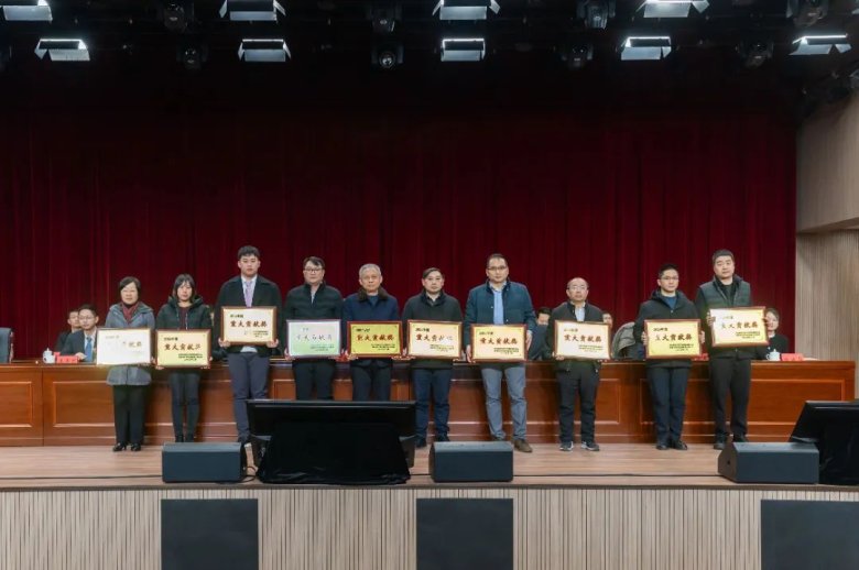 113725_696017_gsdt.jpg 113725_696017_gsdt.jpg