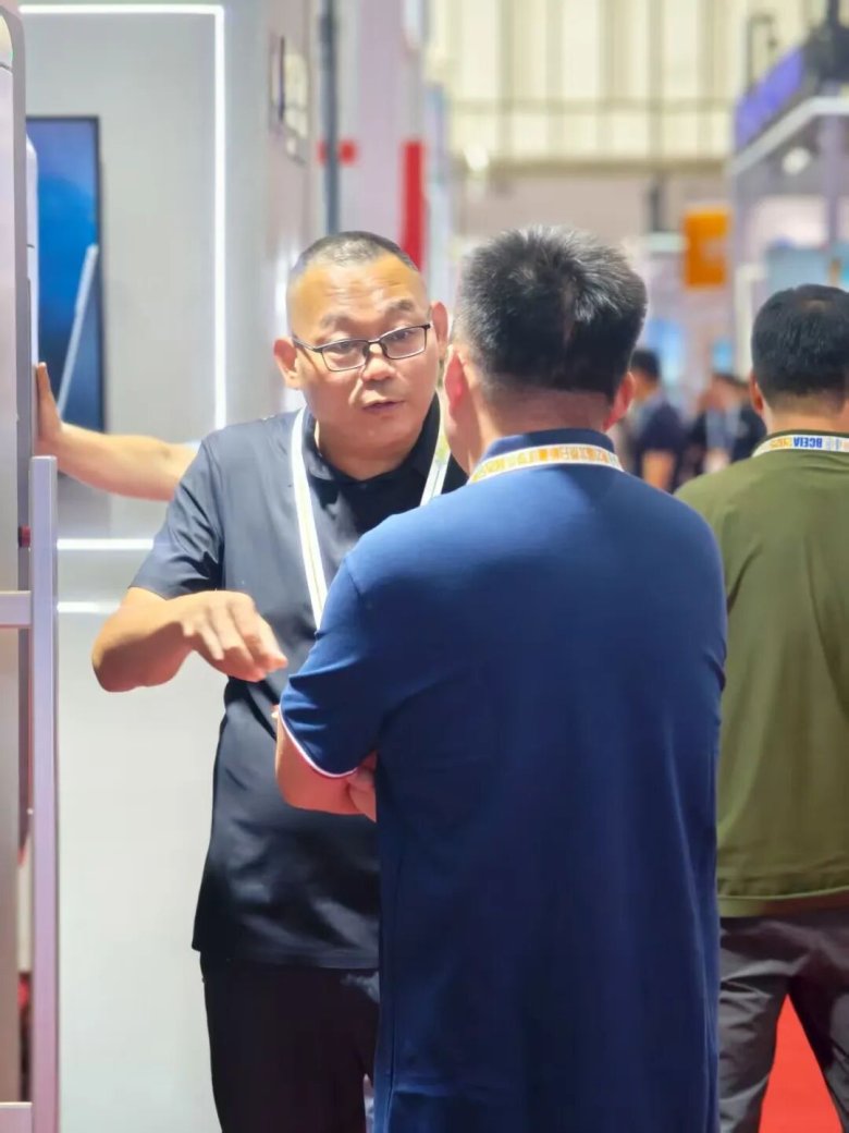 100129_043572_gsdt.jpg 100129_043572_gsdt.jpg