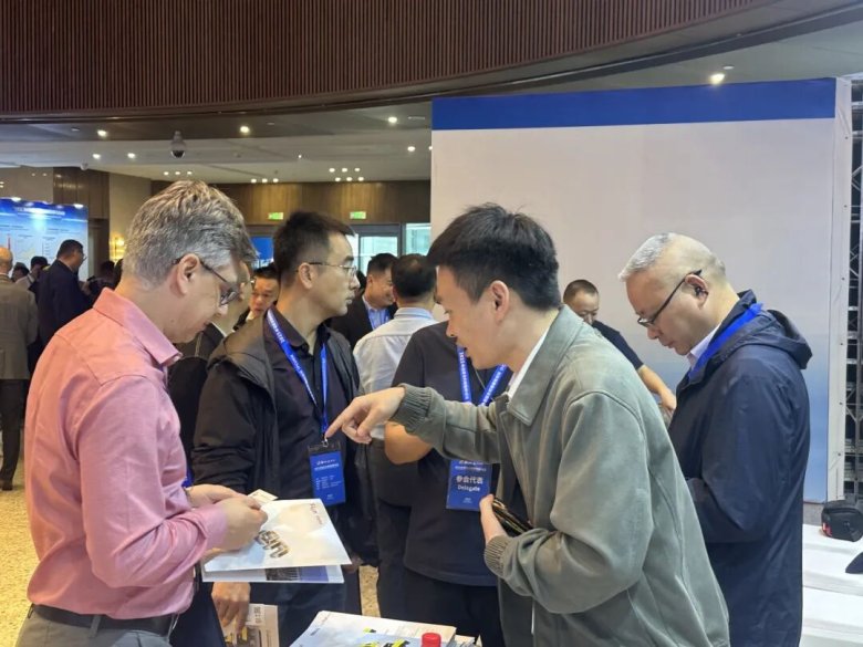 083305_697850_gsdt.jpg 083305_697850_gsdt.jpg